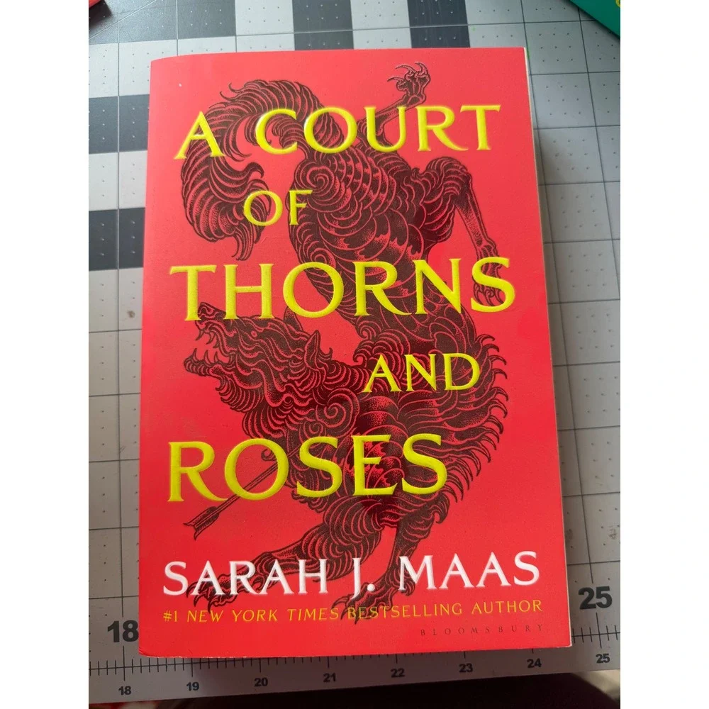 A Court of Thorns and Roses Sarah J Maas ACOTAR Paperback Book 9781635575569